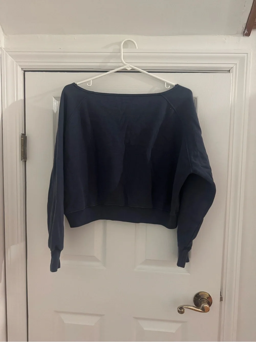 Hollister Navy Off-the-Shoulder UConn Huskies Sweatshirt - Picture 2 of 4